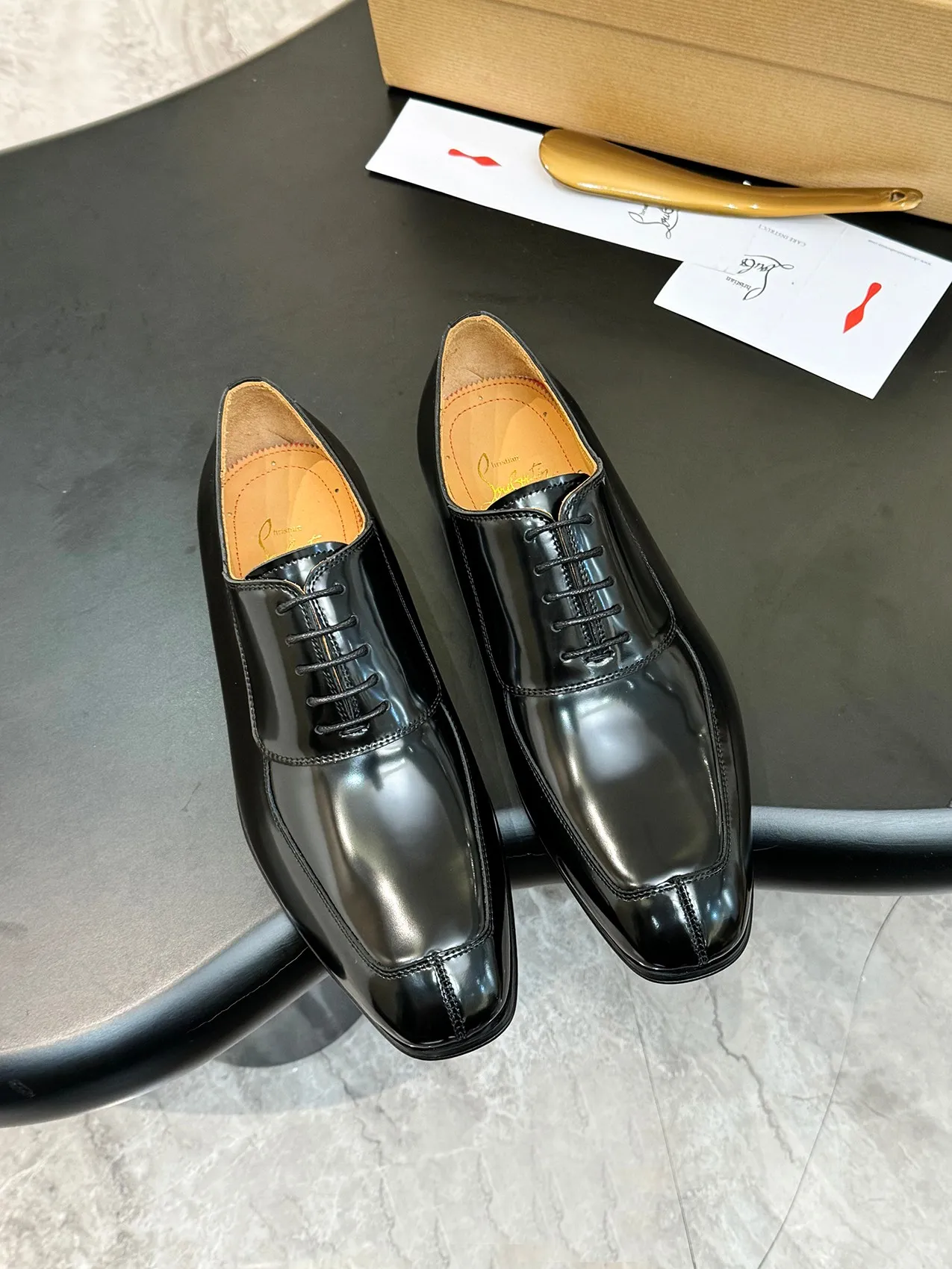 [CL red sole shoes] Top P: 1020💰 Size 39-44 (⚠️38.45.46.47 custom-made, non-returnable and non-exchangeable) 🆑High-end men's business formal leather shoes, original authentic top quality goods ••✅💯 Top original order purchasing agent! Original imported patterned cowhide ➕Imported cowhide lining ➕Cowhide feet ➕Original leather outsole~🉑️Feel free to compare the authentic ones!